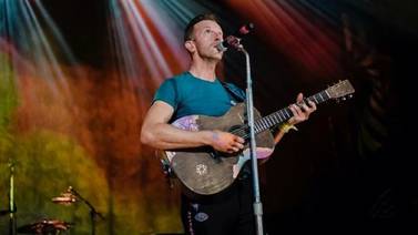 Chris Martin le dedica canción a Dakota Johnson en pleno concierto de Coldplay