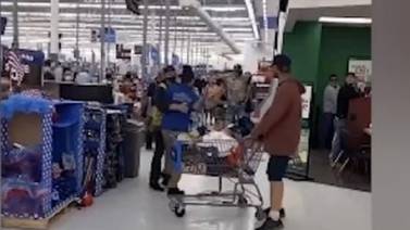 VIDEO VIRAL: Un empleado de Walmart noquea a cliente que le escupió y golpeó