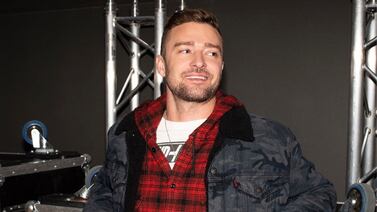 ¡Fans de Justin Timberlake tiran los discos del cantante en apoyo a Britney Spears! (VÍDEO)