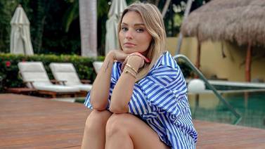 Irina Baeva roba suspiros a bordo de un yate en las playas de Cancún